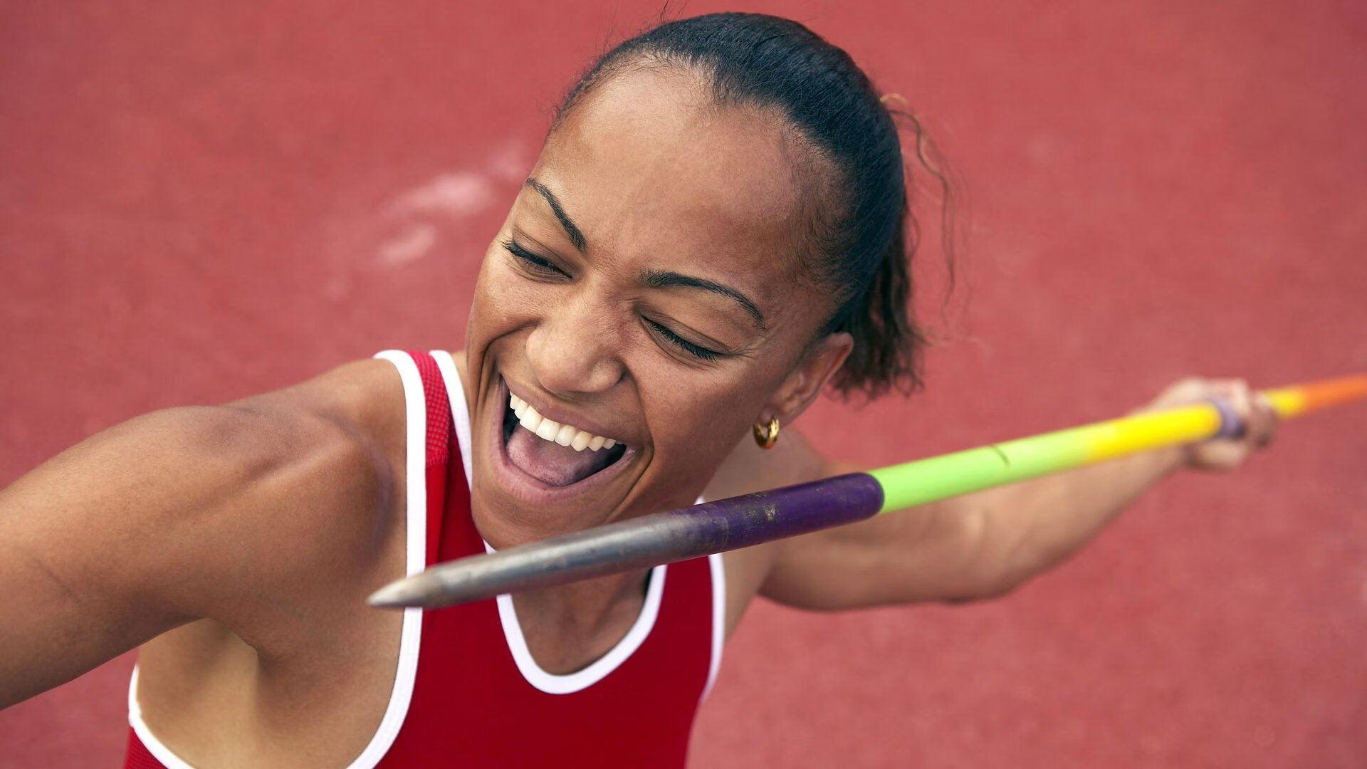 开云体育登入-教练鼓励年轻球员敢打敢拼，媒体点赞，一个教练训练球员的励志短片